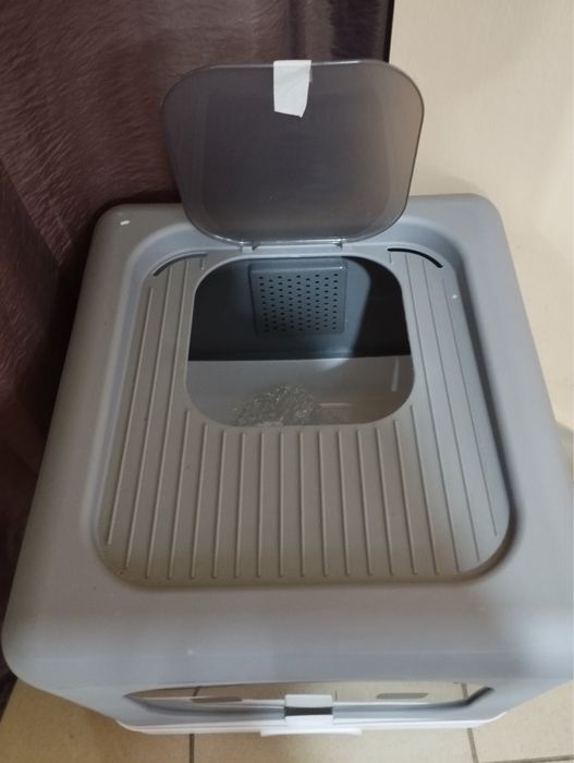 Туалет кошачий . Туалет для котиків