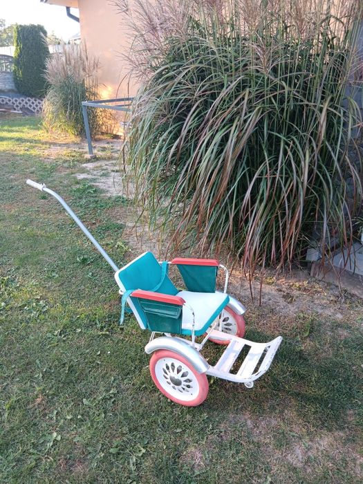 Wózek dziecięcy z czasów PRL-u