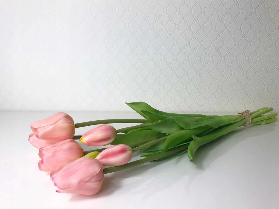 Tulipany różowe jak żywe