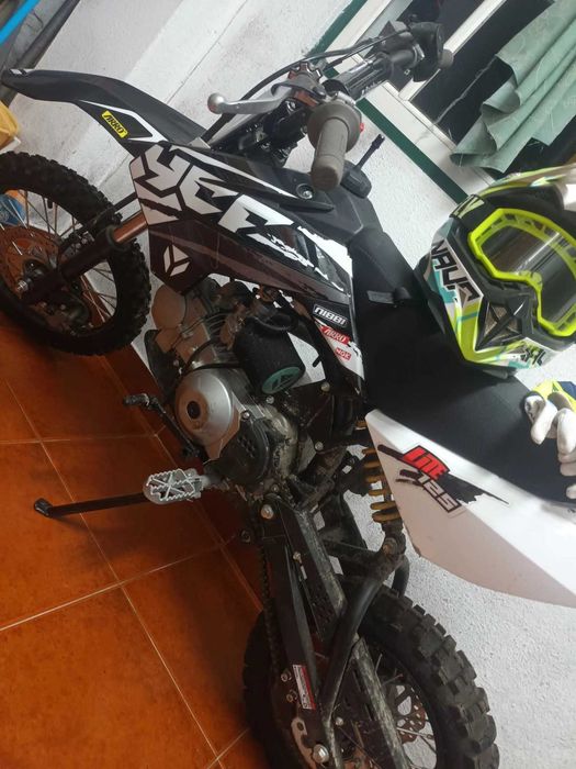 Pit bike 125cc ,capacete, oculos e luvas