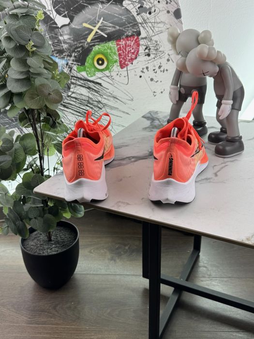 Кросівки Nike Zoom Fly 3 42 розмір Е14394