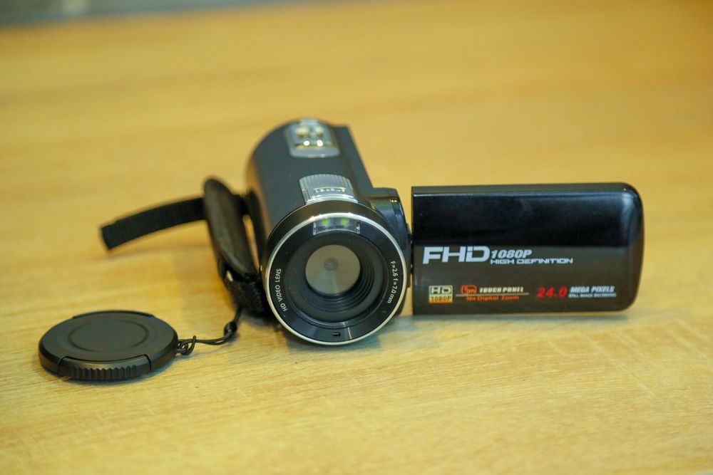 продаю 3 спалахи, об'єктив та відеокамеру