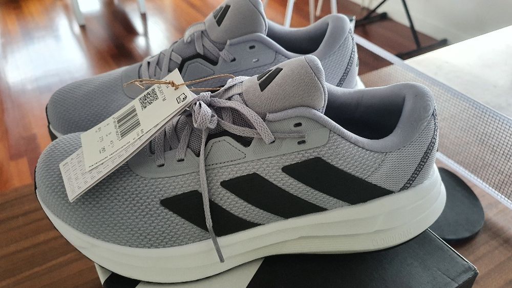 Sapatilhas Adidas, novas em caixa a estrear, 43