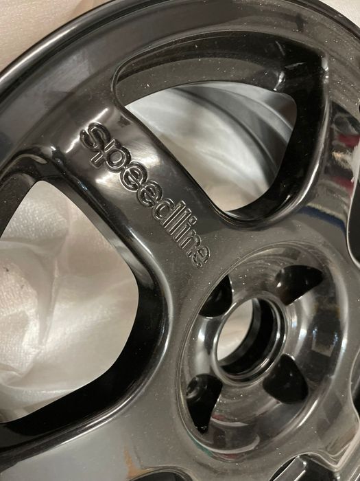 Jantes Speedline c/ centros

R15

ET 35 

4x100

6 1/2j 

Como Novas