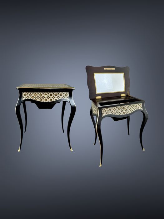 Антикварний столик стіл туалетний підставка стол туалетный секретер