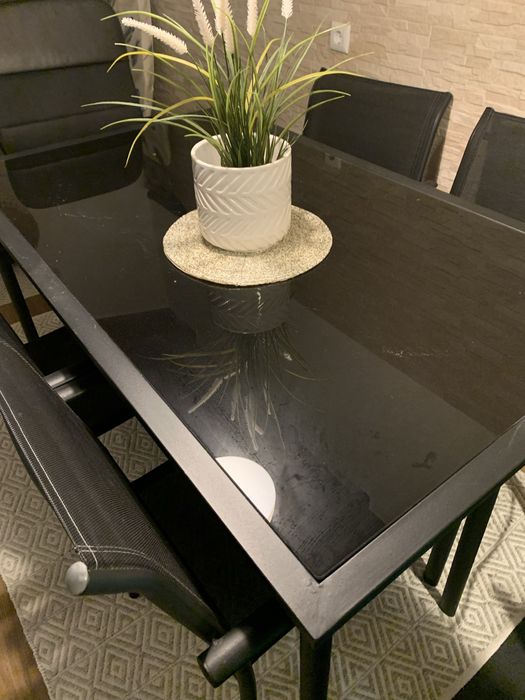 Conjunto - Mesa e 4 cadeiras