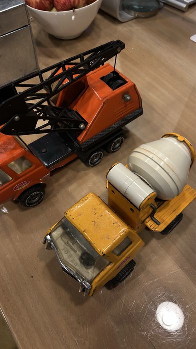 Tonka. 2 carros brinquedos bom estado