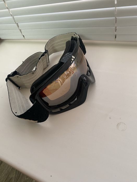 Лижні окуляри.