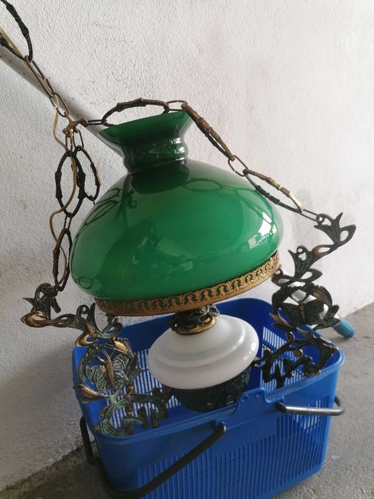 Candeeiro de tecto antigo.