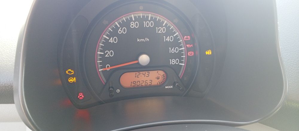 Автомобіль Nissan Pixo