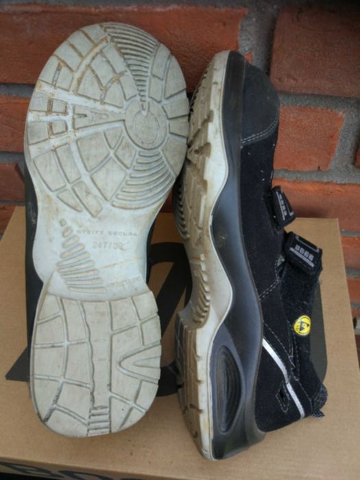 Buty bezpieczne wzmacniane