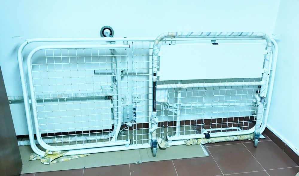 Cama Hospitalar articulada manual com colchão e grades laterais