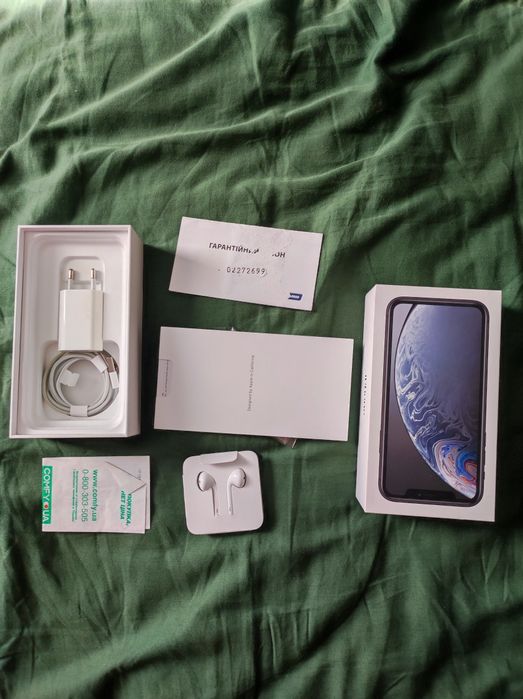 Продам iPhone XR 64 Gb