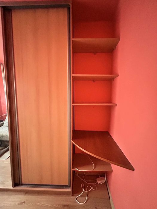 Bardzo pojemna szafa na ubrania badz drobiazgi