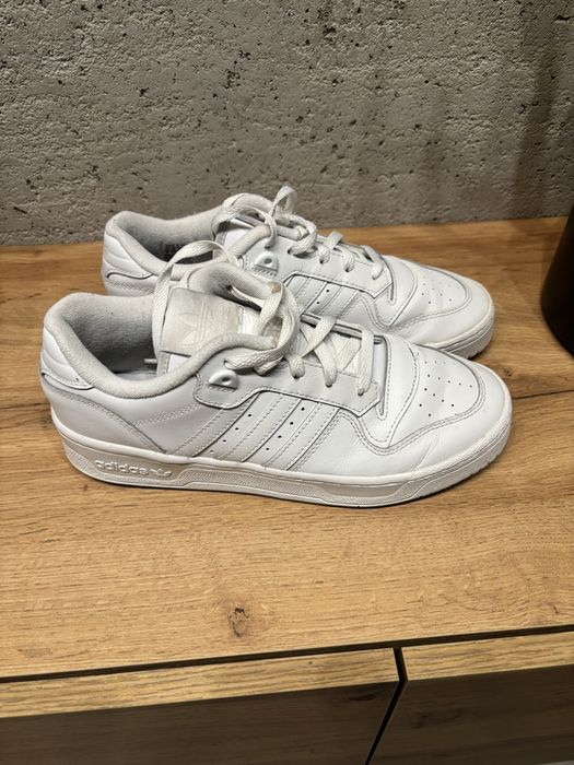 Adidas Rivarly Low skórzane buty 41 białe męskie unisex