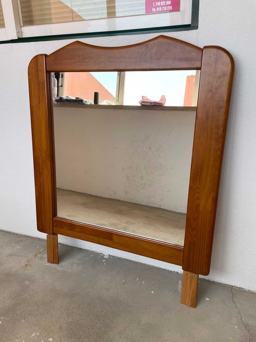 Espelho de madeira para quarto