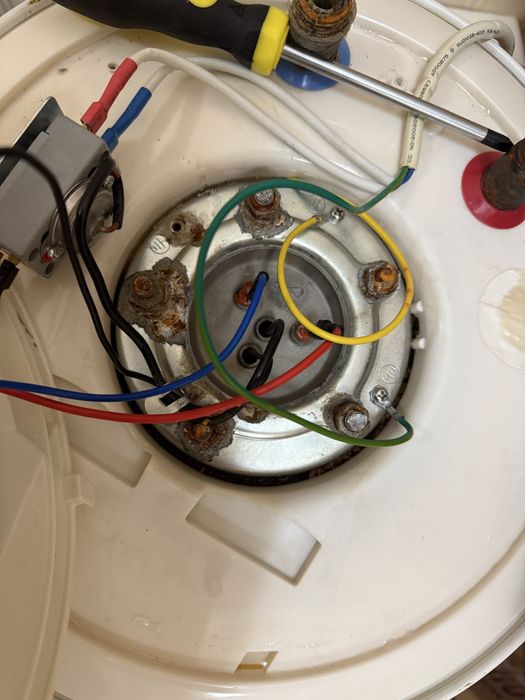 Бойлер Electrolux EWH 30 Quantum Slim Б/У