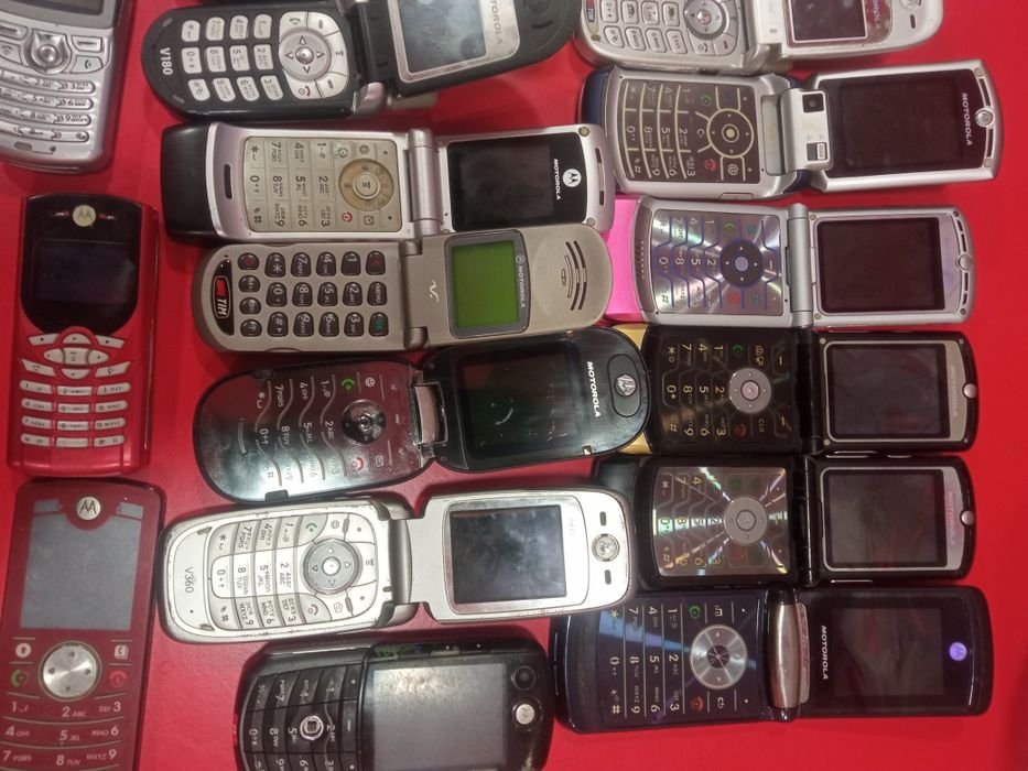 Телефон моторолла V8