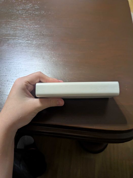 Продам білий павербанк