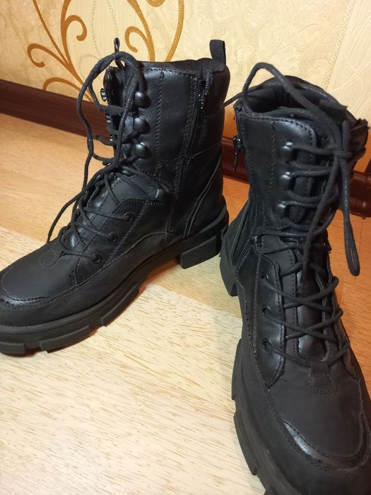 Ботінки 40розмір