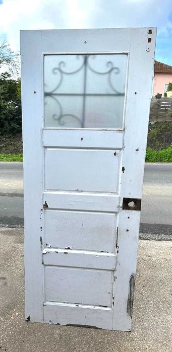 Portas antigas com postigo de exterior