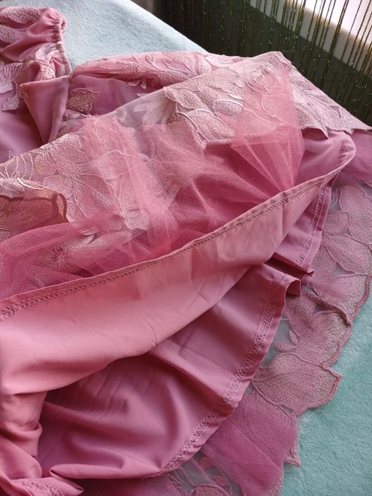 Рожева святкова сукня. На 5-6 років. Розмір 122-128см.Розовое платье