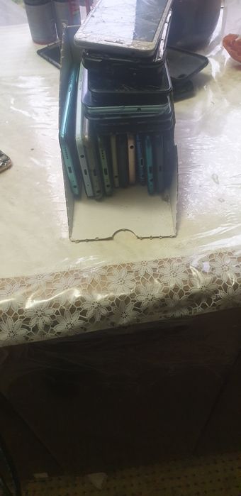 Срочно продам ящик телефонів