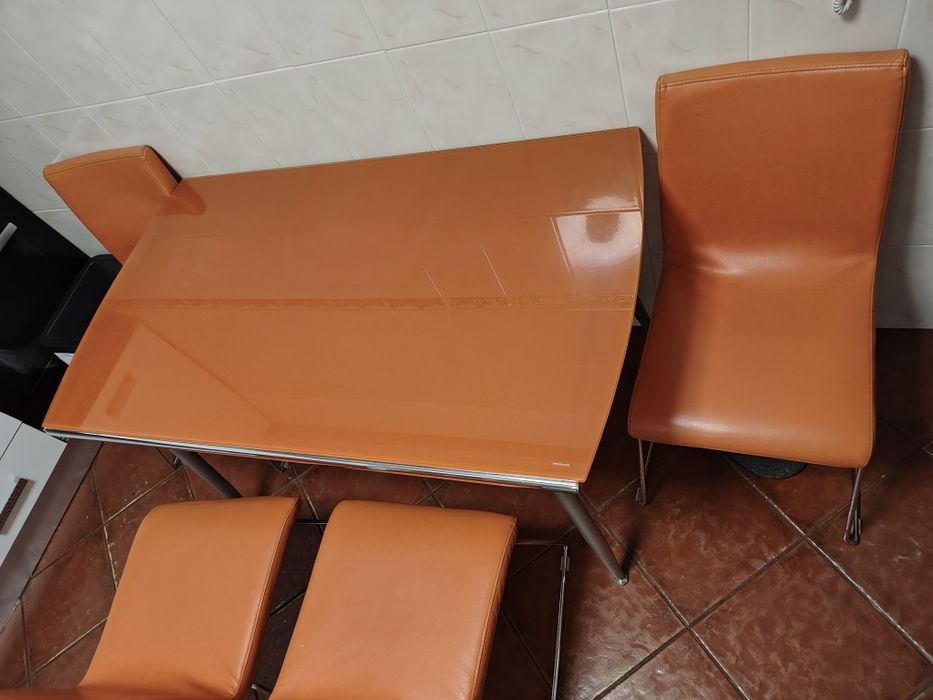 Mesa com cadeiras