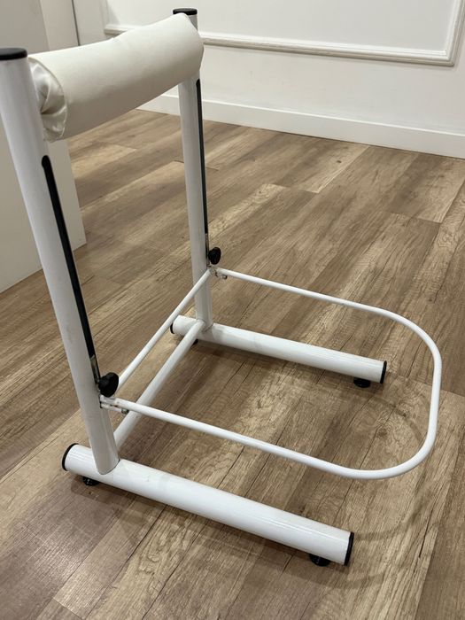 Stojak na miskę do pedicure