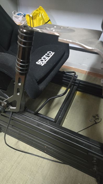 Cockpit em alumínio simlab com baket sparco
