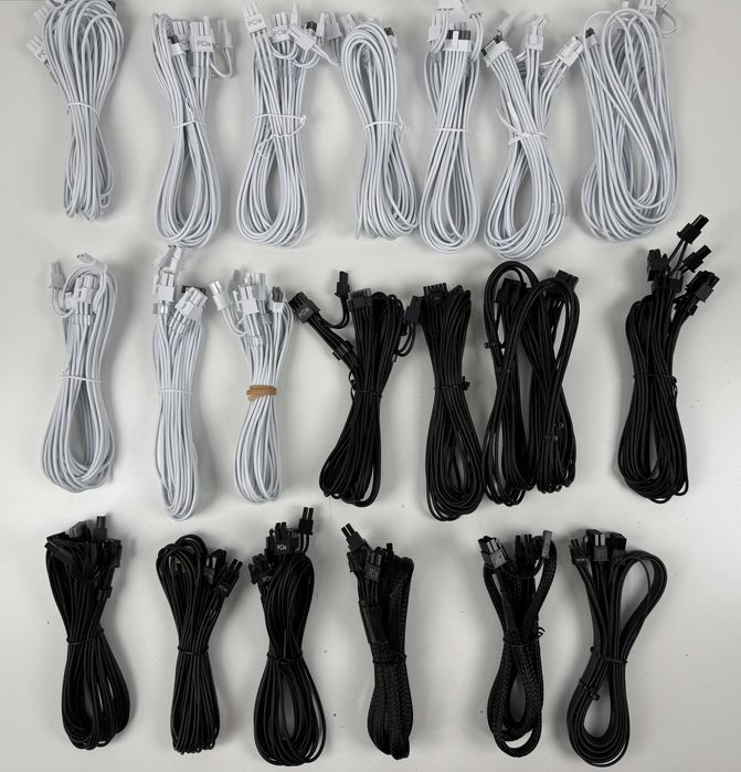 Kabel PCIe 12-pin → 2x 8-pin GPU do zasilacza PSU – biały / czarny