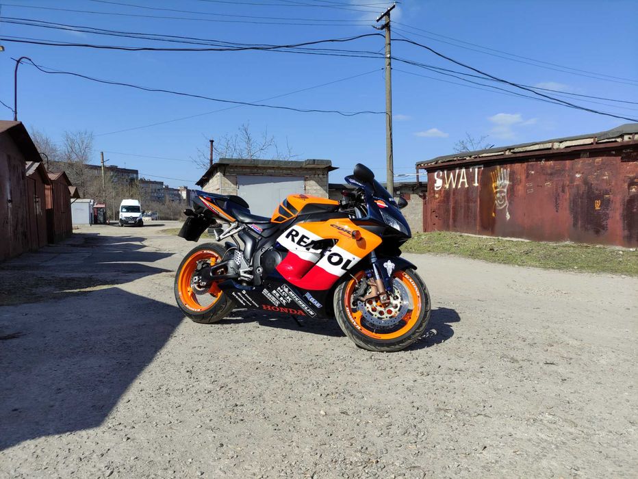 Honda CBR 1000RR  2005