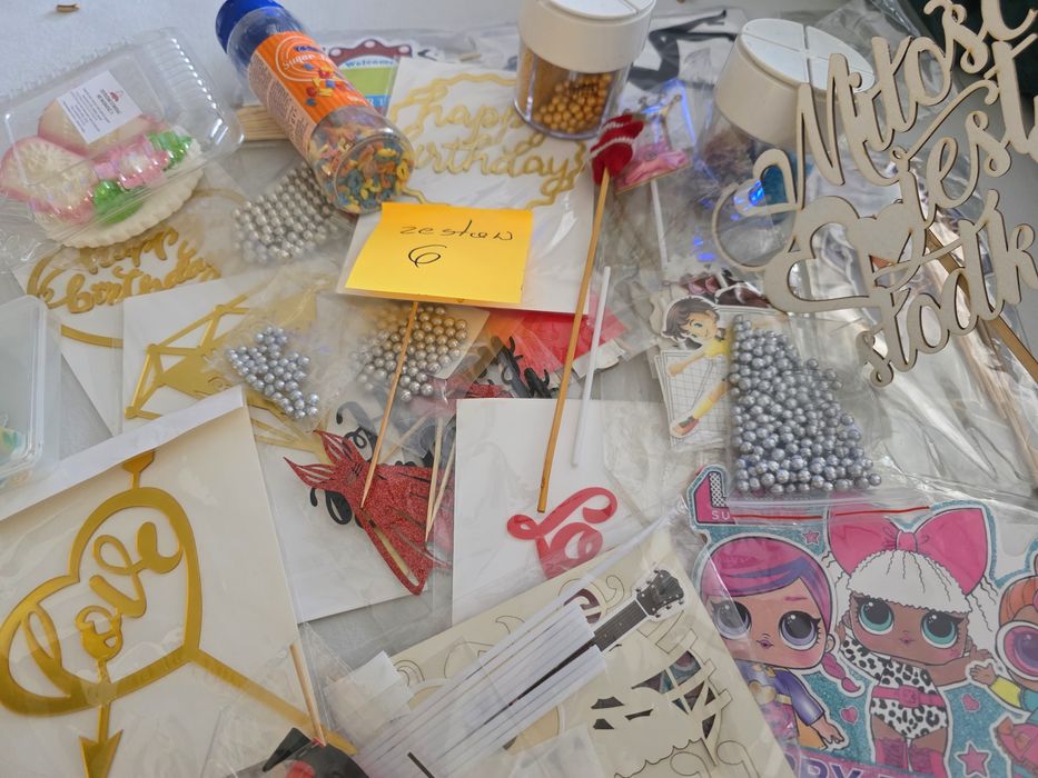 Zestaw dekoracji na tort