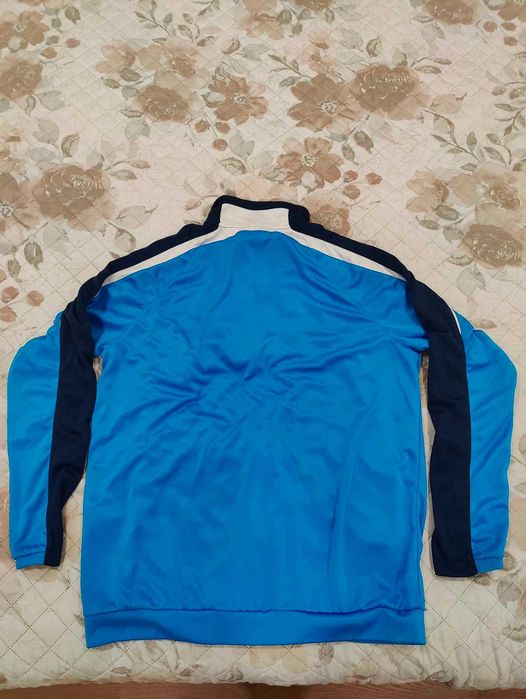 Casaco Errea tam. L praticamente novo.