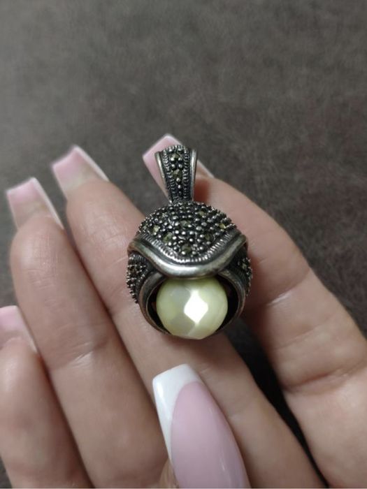 Срібний вишуканий кулон з марказитами