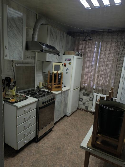 Продам 3 комнатную квартиру с ремонтом мебелью и техникой  17кв.