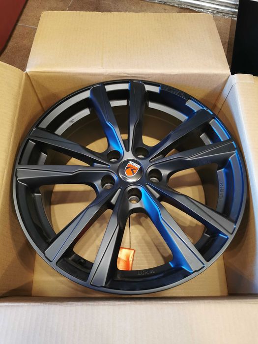 Легкосплавний диск MOMO K2 HD R18 8J 5x112 ET35 DIA79,6 Matt Black