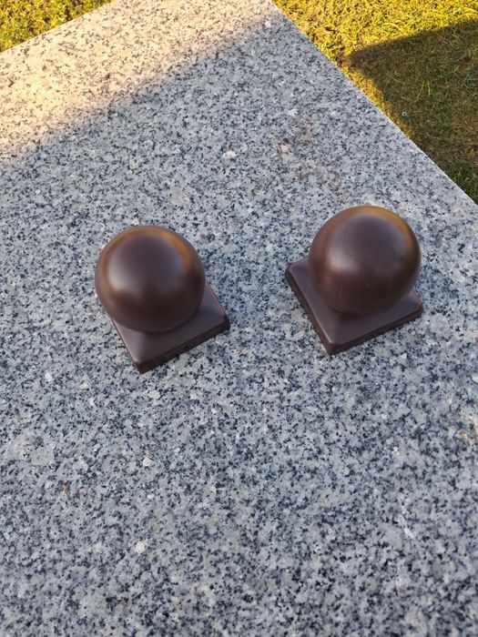 Zakonczenie daszek słupka ogrodzenia