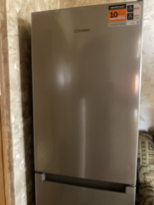 Холодильник indesit