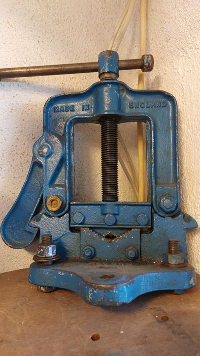 Prensa Manual RECORD 934½ Antiga em Ferro Fundido