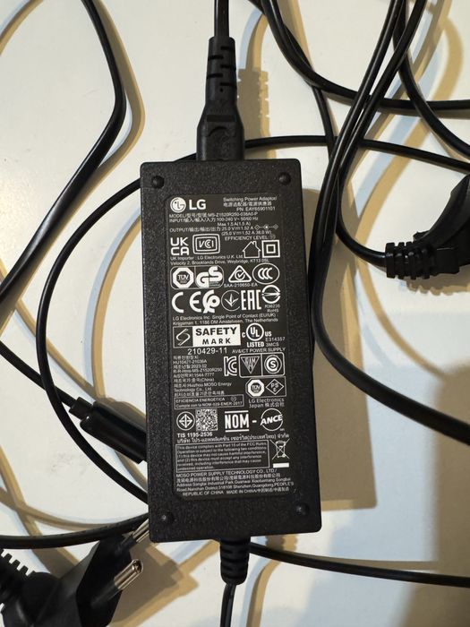 LG Wireless SoundBar SN4R z głośnikami satelitarnymi