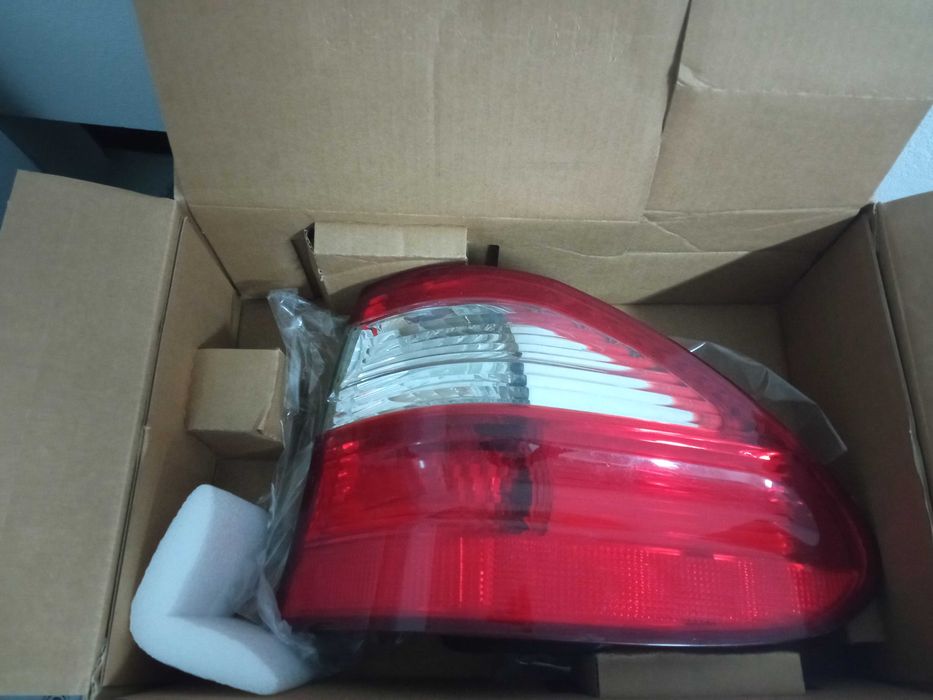 2 Farolins (interior e ilharga) do lado direito 90,00€ - Mercedes W211