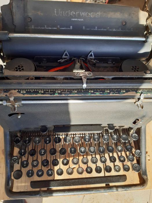 Maquina de escrever antiga