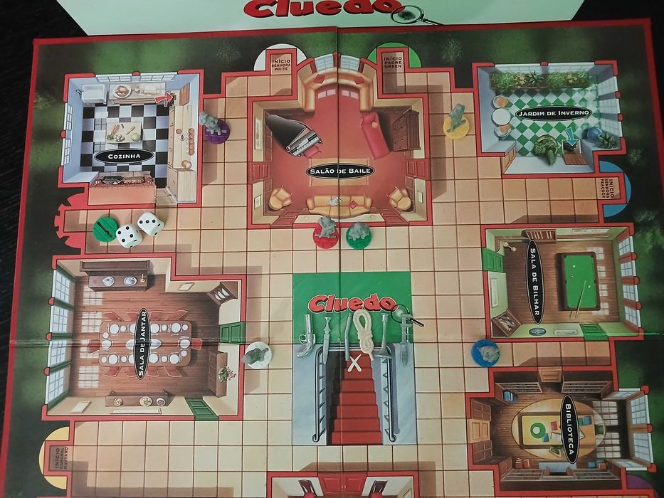 Jogo de tabuleiro Vintage clássico detetive completo versão de 1996. Usado mas está em bom estado e completo com todas as cartas e peças.