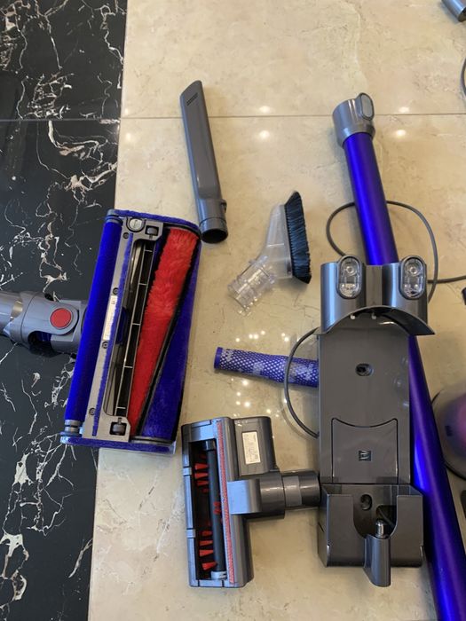 Пылесос аккумуляторный Dyson V6