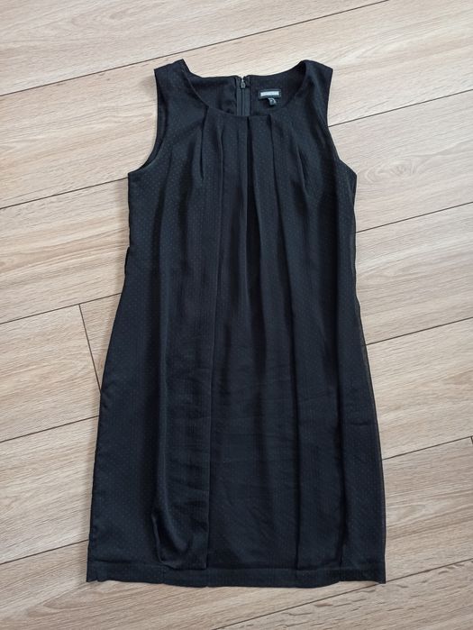 Elegancka sukienka w delikatne kropki