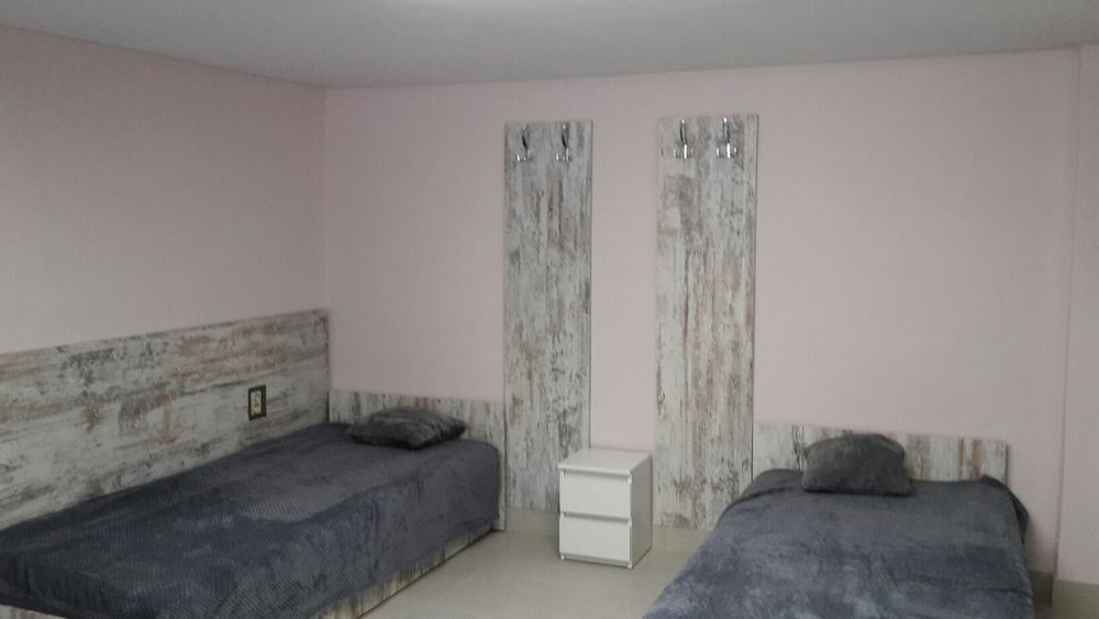 Pokoje     blisko Lotniska . Nocleg U Leona. Tanio hostel