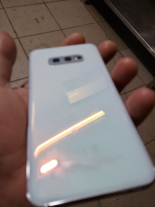 Обменяю два телефона на Iphone