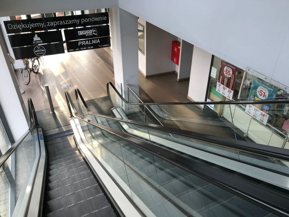 Sprzedam miejsce postojowe.