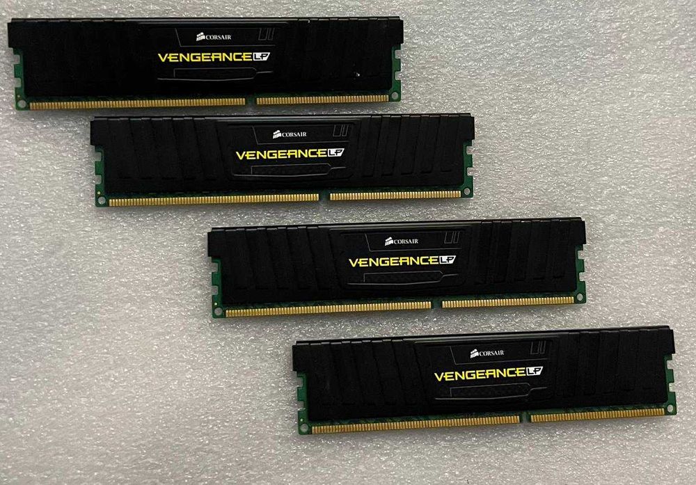 Комплект 32Гб DDR3-1600 4*8Gb радіатори 32GB